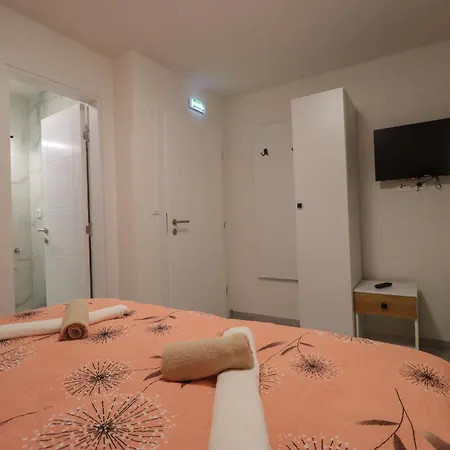 Apartment Tadic And By The Shore Of Rama